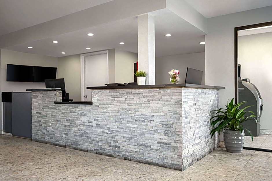 Days Inn by Wyndham Fresno South