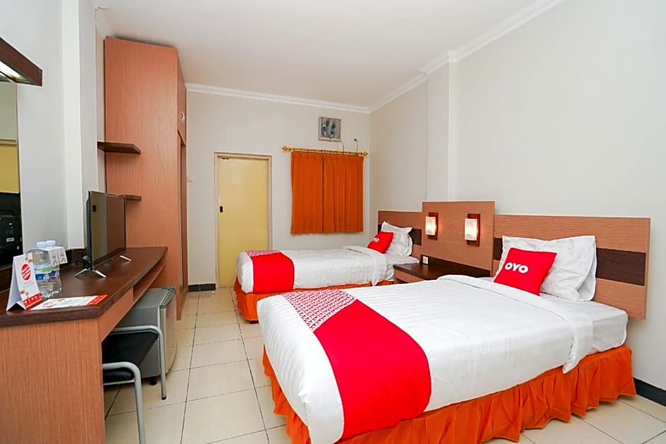 Super OYO 2075 Graha Marina