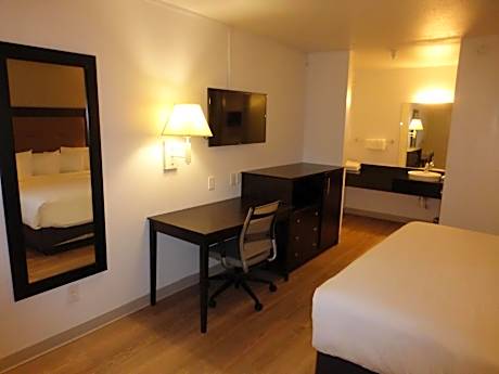 Deluxe King Room Smoking