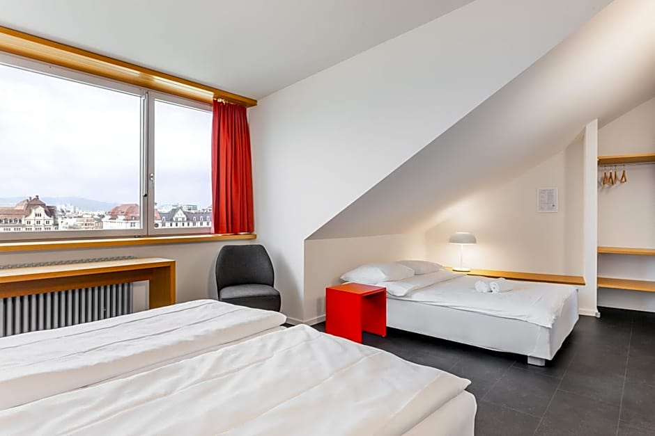 Hotel Marta - 1950's architecture in Zurich's vibrant old town, near main station