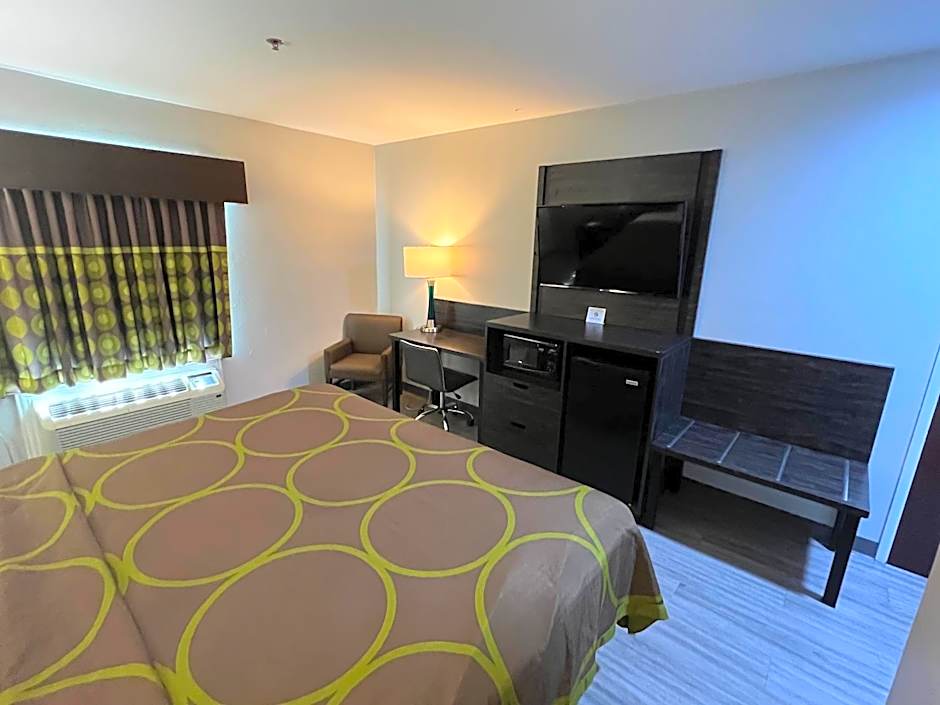 Super 8 by Wyndham Lake Charles/Sulphur