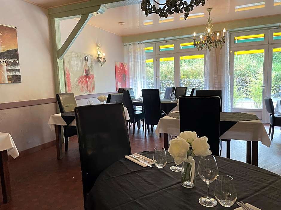 Logis Hôtel Deshors-Foujanet