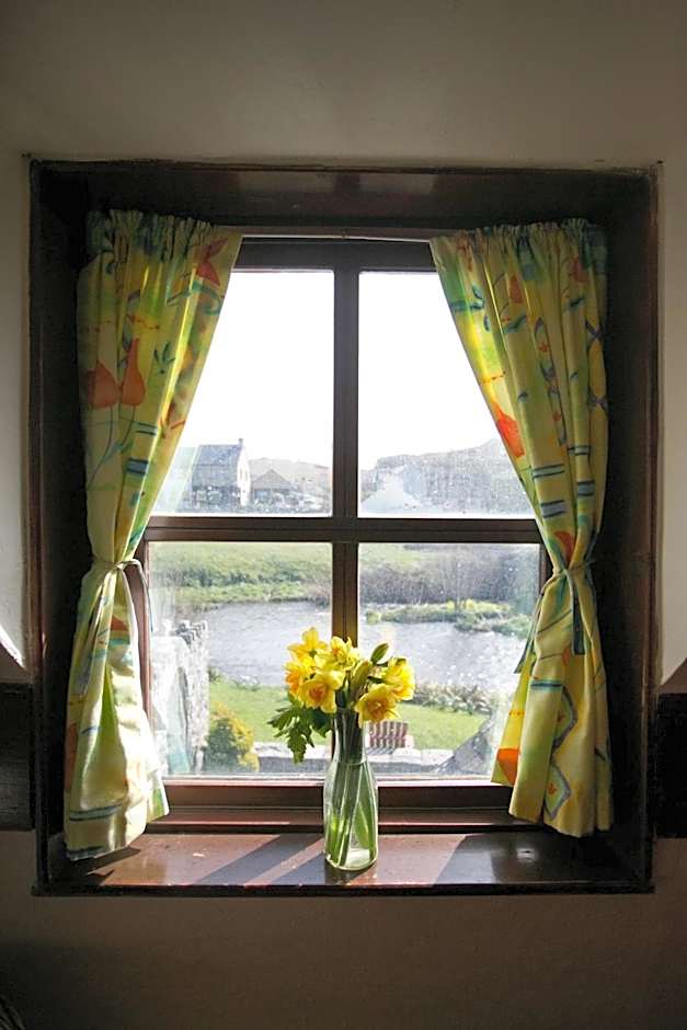 Aille River Tourist Hostel and Campsite Doolin