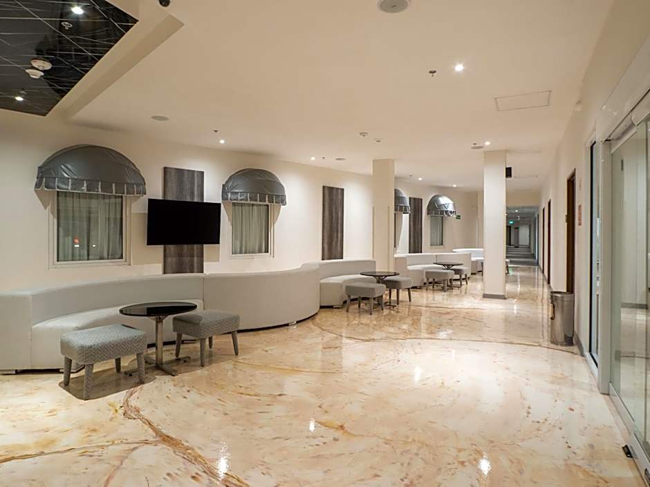 Hotel Mesaluna Short & Long Stay