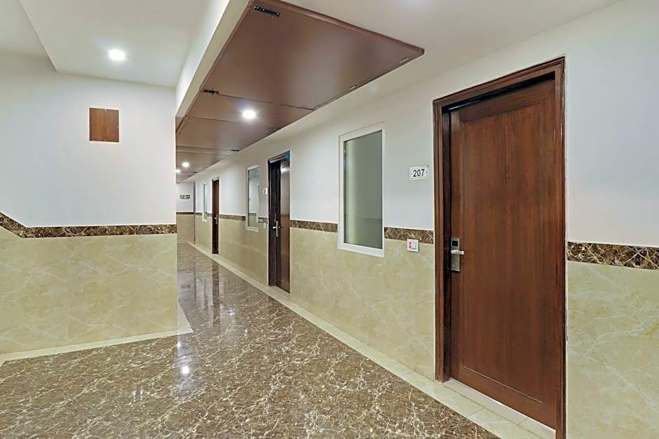 Capital O 2242 Hotel Yuvraj Deluxe