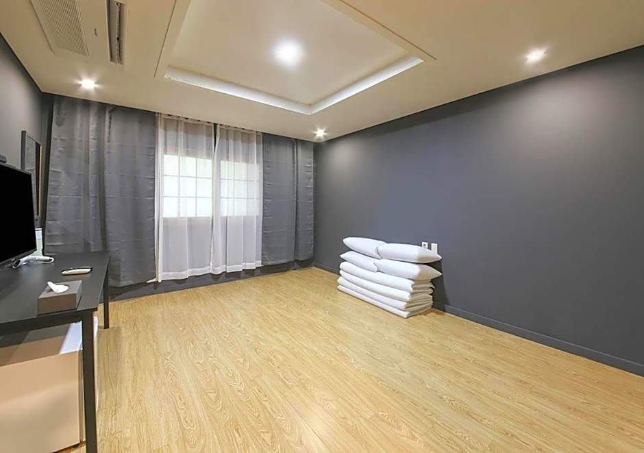 Jeju Parkside Tourist Hotel