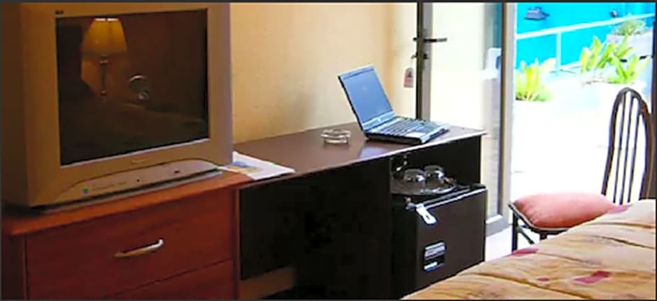 Hotel Alcalá Del Río