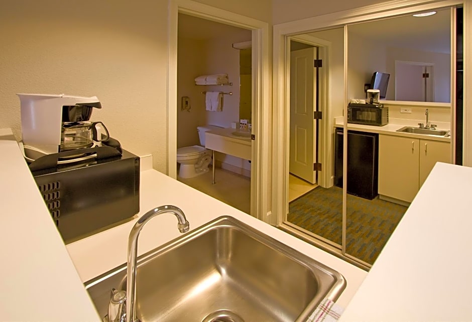 Ashland Hills Hotel & Suites