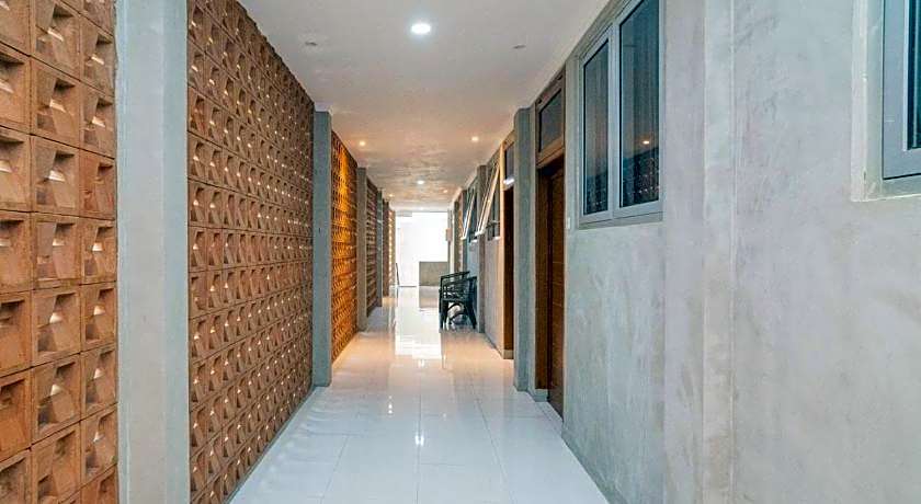 RedDoorz near Wisata Paribendo Lawang