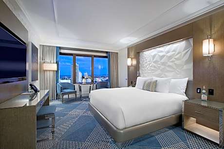 Corner Balcony Deluxe King Room