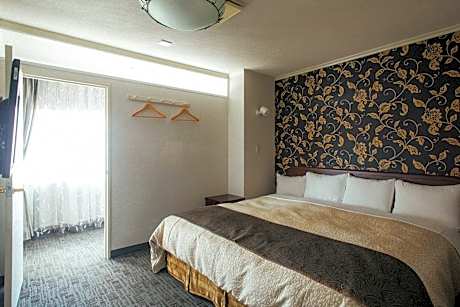 Suite with Theater Room - Non-Smoking