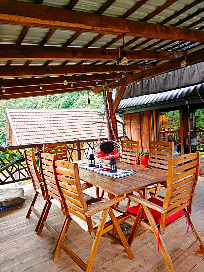 DOMEK NA GÓRACH z GORĄCĄ BALIĄ i SAUNĄ