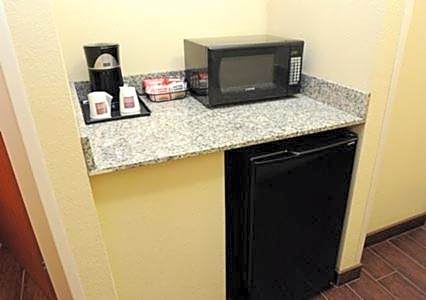 Comfort Suites near Tanger Outlet Mall