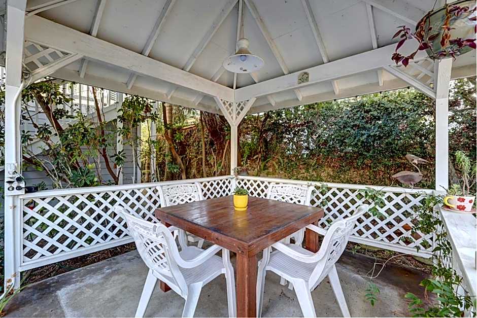 Pelican Cove Inn