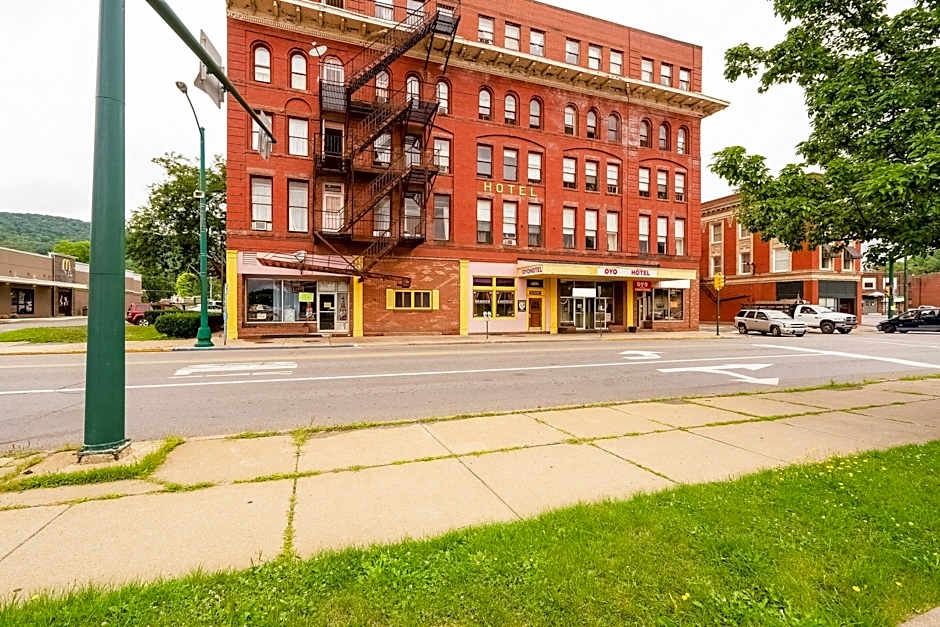 OYO Hotel Bradford Main St PA