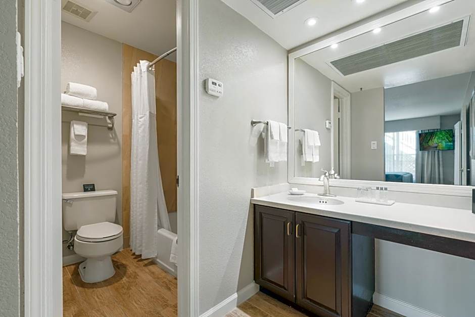 Chase Suites Hotel In Newark