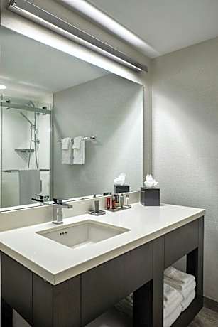 Newly Renovated, Guest room, 1 King, Sofa bed