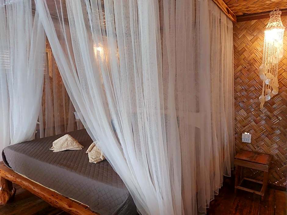 Jungle Bar Honeymoon suite & private pool