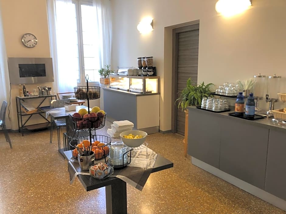 Hotel Cairoli