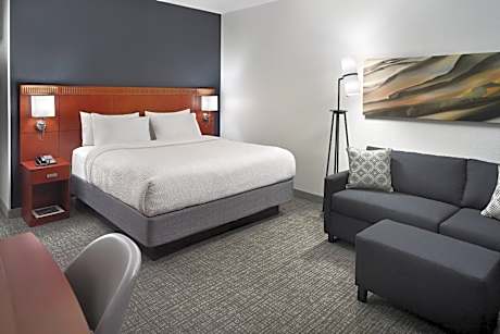 King Room with Roll-in Shower - Mobility and Hearing Accessible