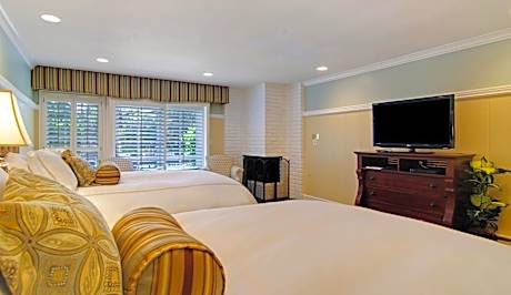 Deluxe Queen Room with Two Queen Beds