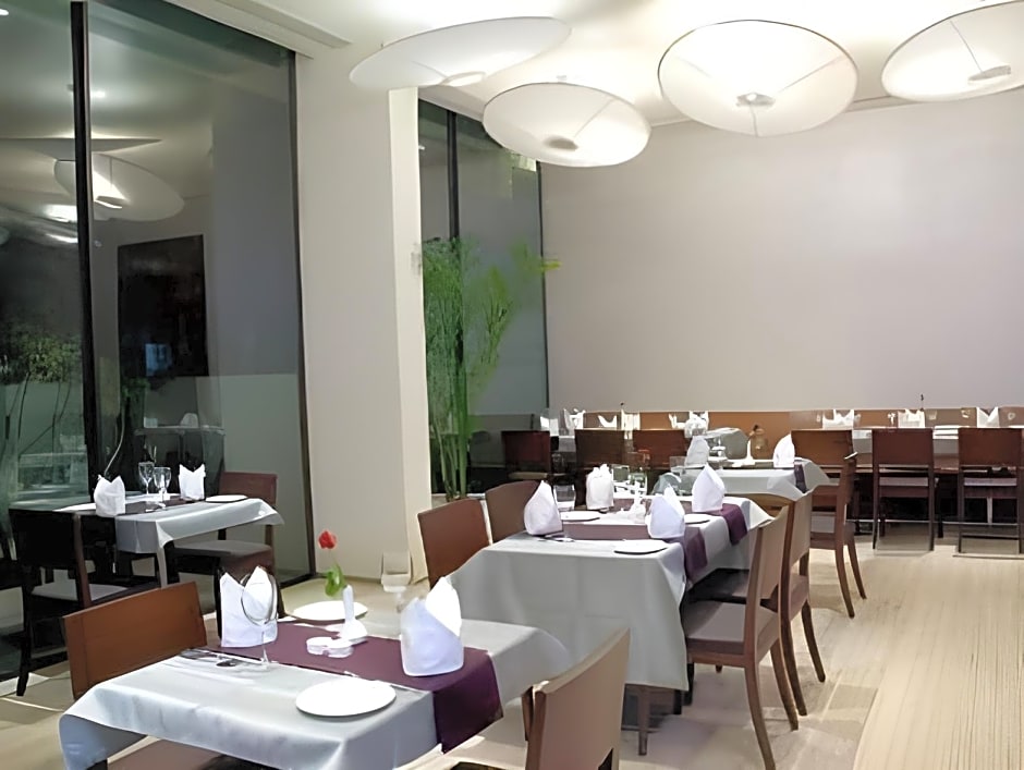 Hotel Marasa Sarovar Portico - Rajkot