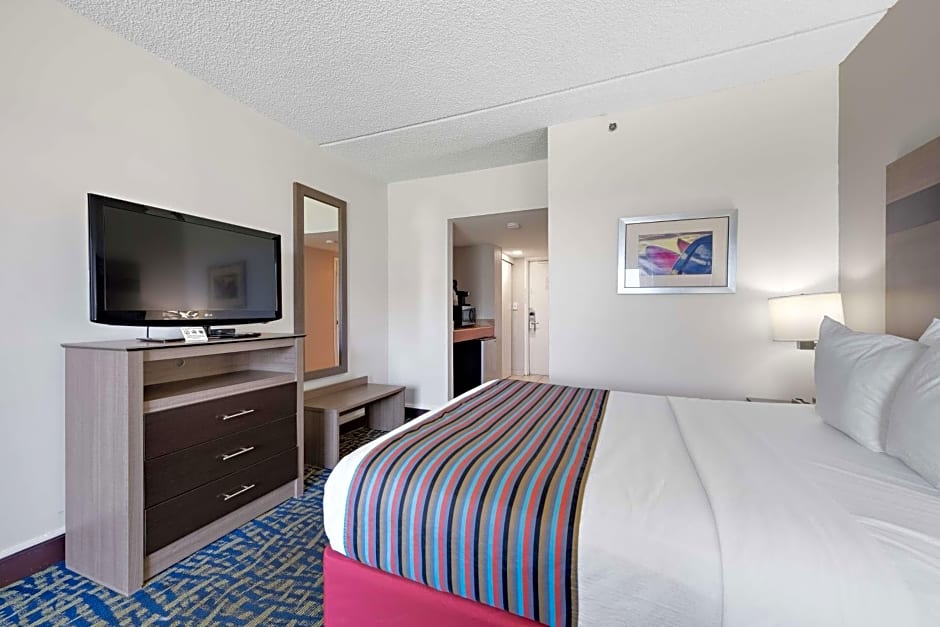 Best Western Plus Holiday Sands Inn & Suites