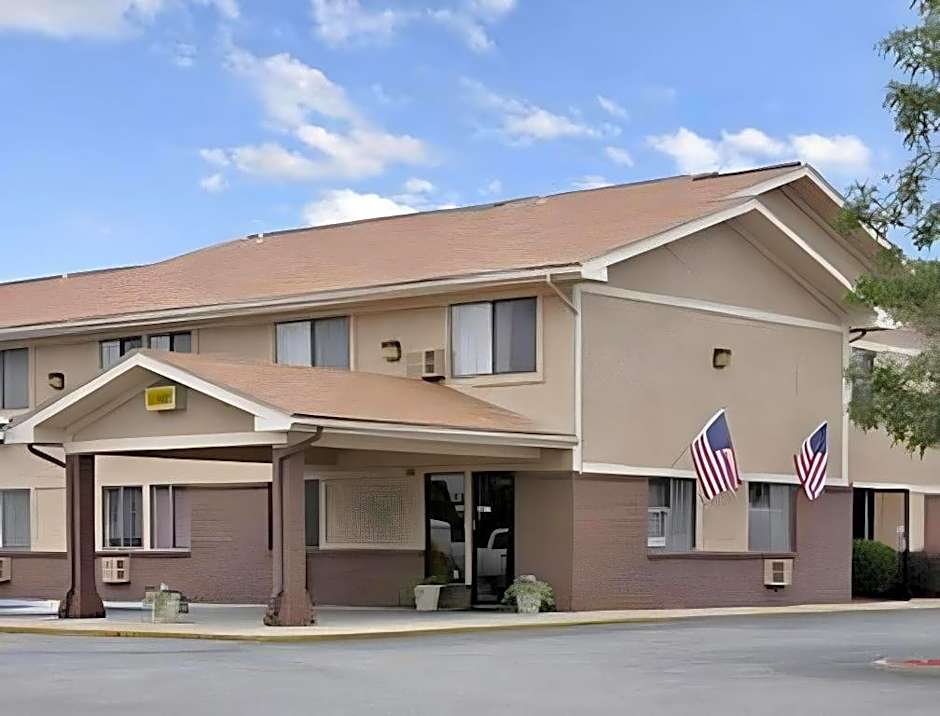 Super 8 by Wyndham Franklin/Middletown Area