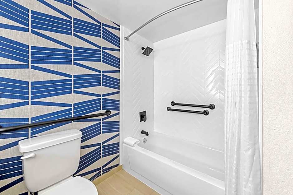 Best Western Plus Lower South End