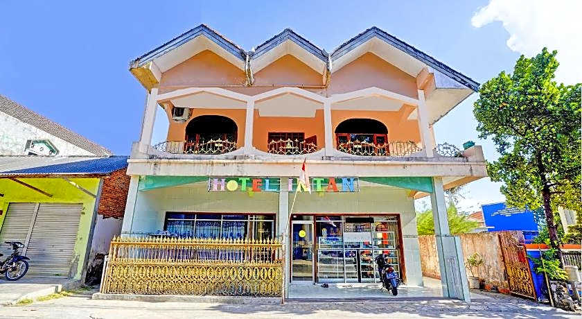 Collection O 92897 Hotel Intan Near Kantor Syahbandar Bawean