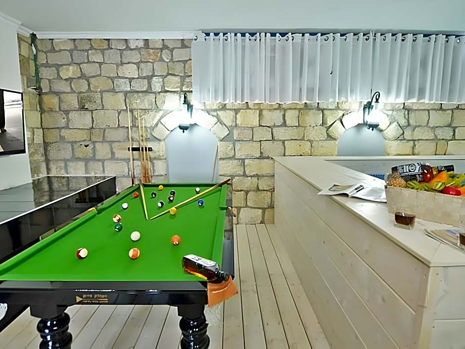 Azulat Even Hen Lodge