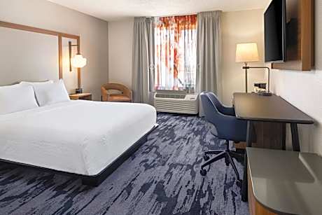 King Room with Transfer Shower - Mobility Access/Hearing Accessible