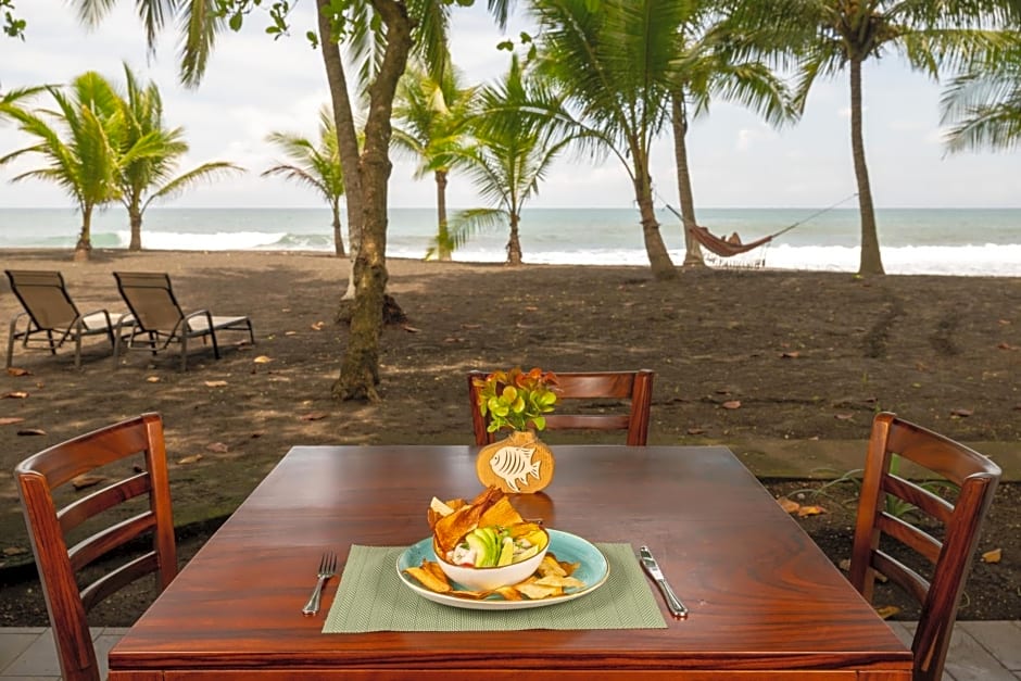 Fuego del Sol Beachfront Hotel