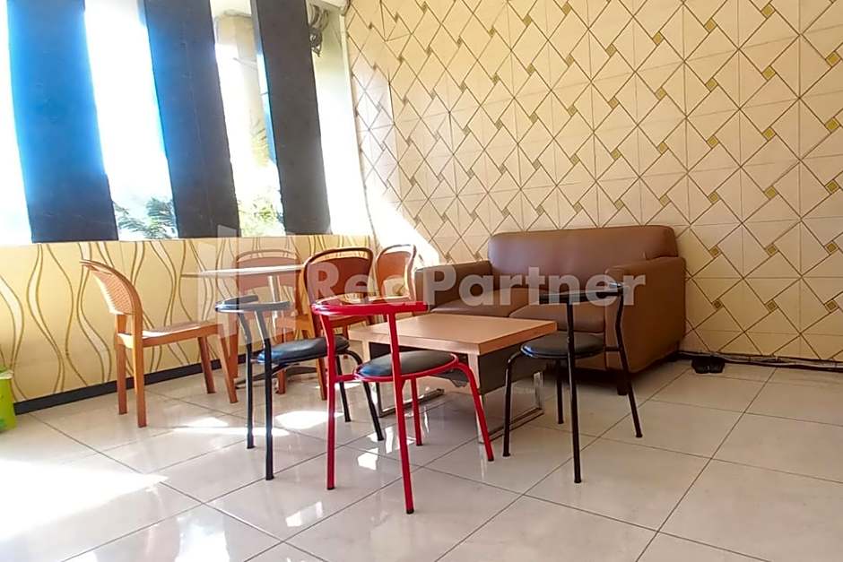 Almeira Homestay Syariah Near RS Islam Al-Irsyad Mitra Reddoorz  