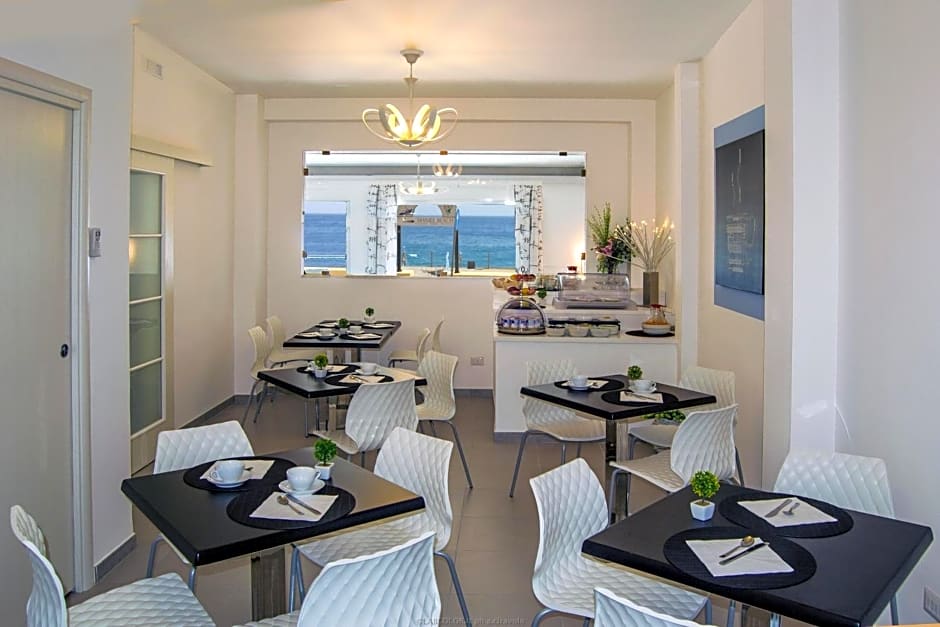 Maniel Beach Hotel