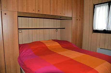 Large One-Bedroom Mobile Home with Terrace