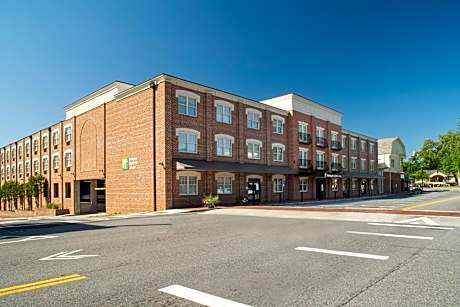 Holiday Inn Express and Suites Dahlonega - University Area By IHG