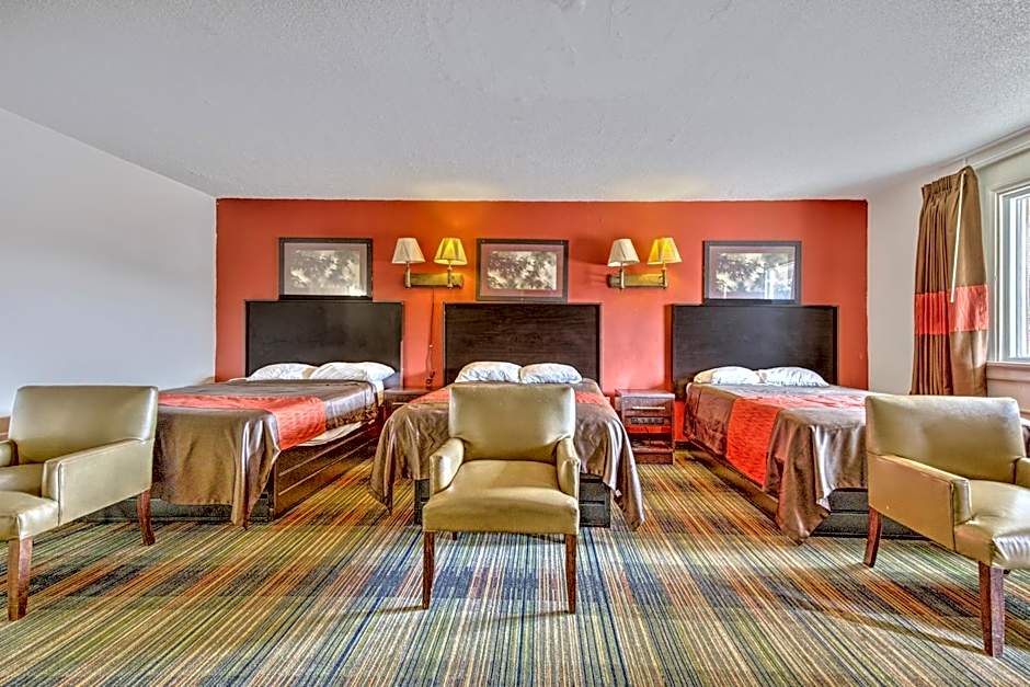OYO Palm Leaf Motel