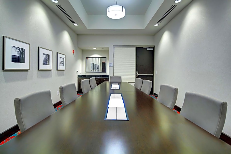 Hampton Inn By Hilton and Suites Roanoke-Downtown, VA