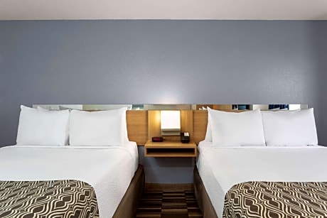 2 Queen Beds Mobility/Hearing Imparied Access Room, Bathtub w/Grab Bars, Non-Smoking
