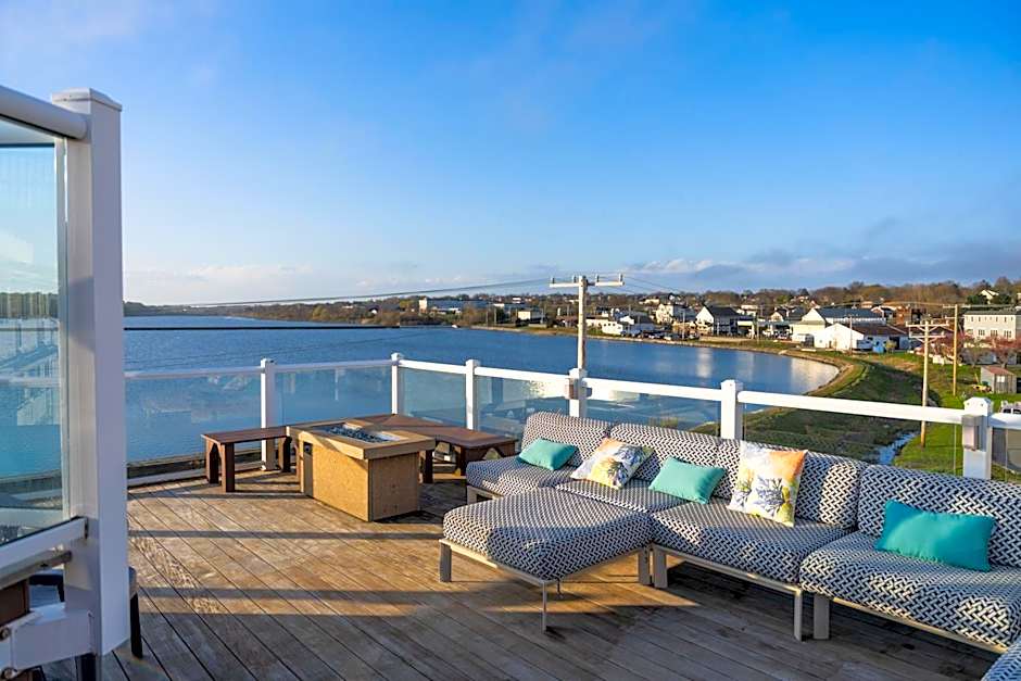 Newport Beach Hotel And Suites