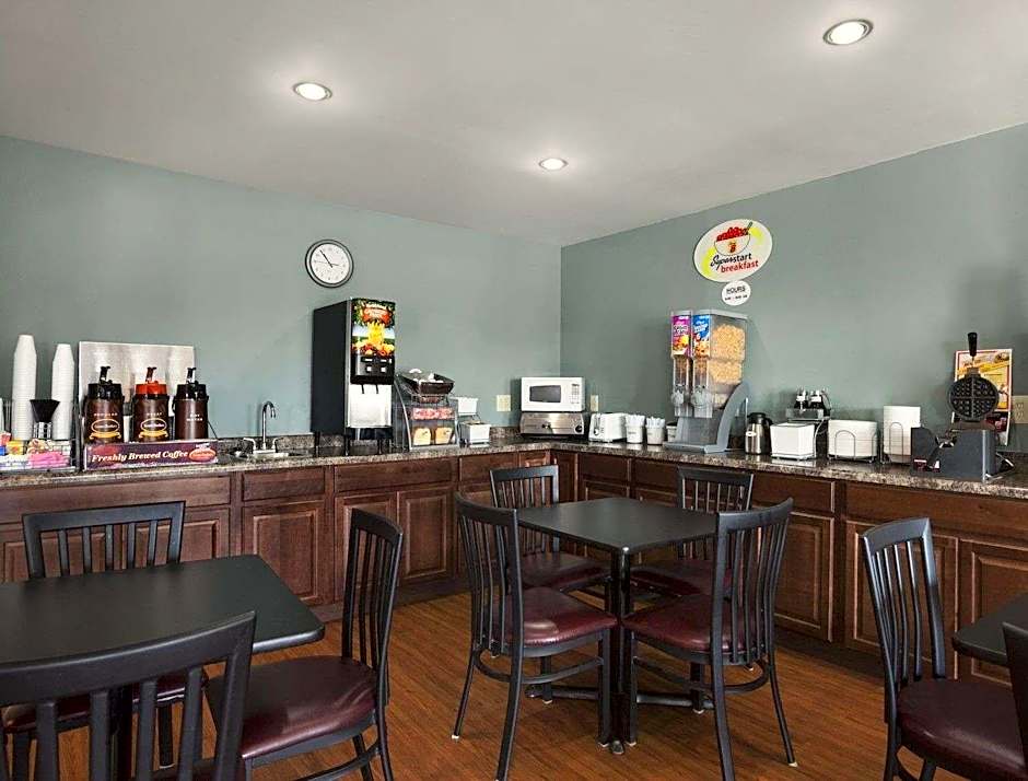 Super 8 by Wyndham Council Bluffs IA Omaha NE Area