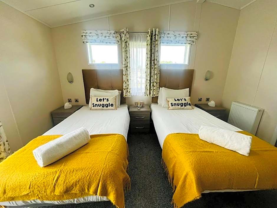 Waterside Retreat With Hot Tub