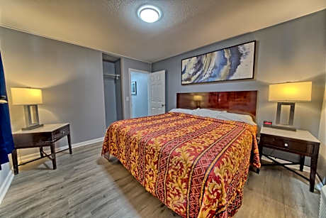 One-Bedroom Apartment with Pool View
