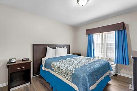 1 Queen Bed Nonsmoking
