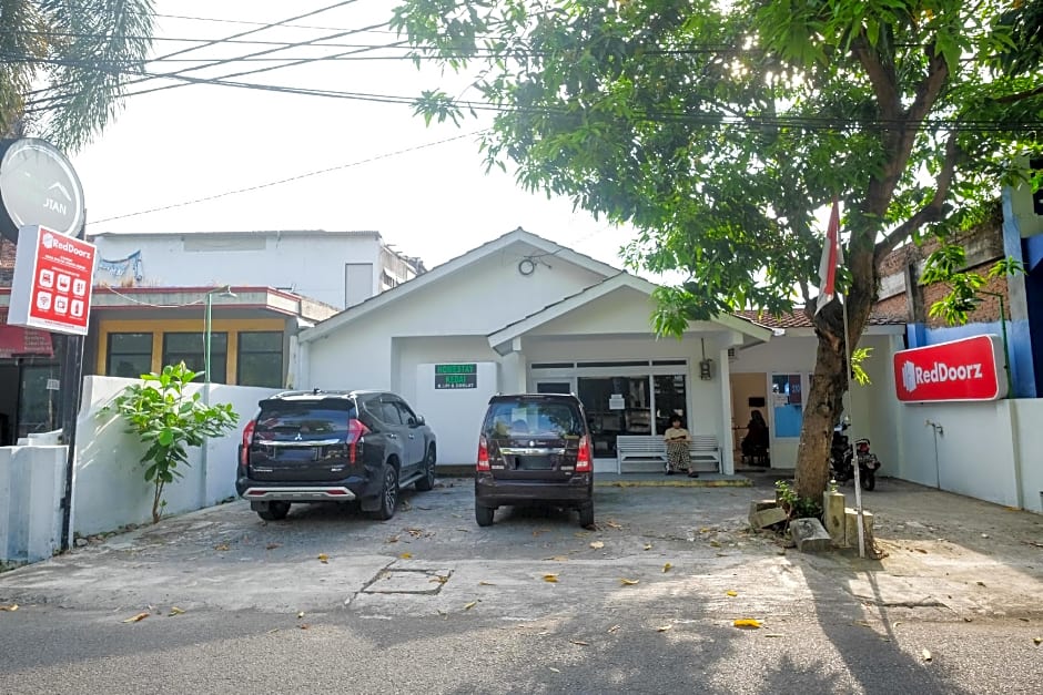 RedDoorz Syariah @ Griya Merbotan Demak