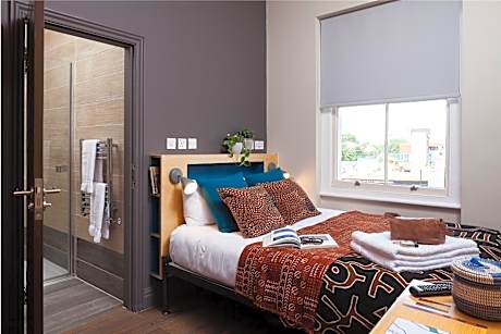 Standard Double Room with Private Bathroom