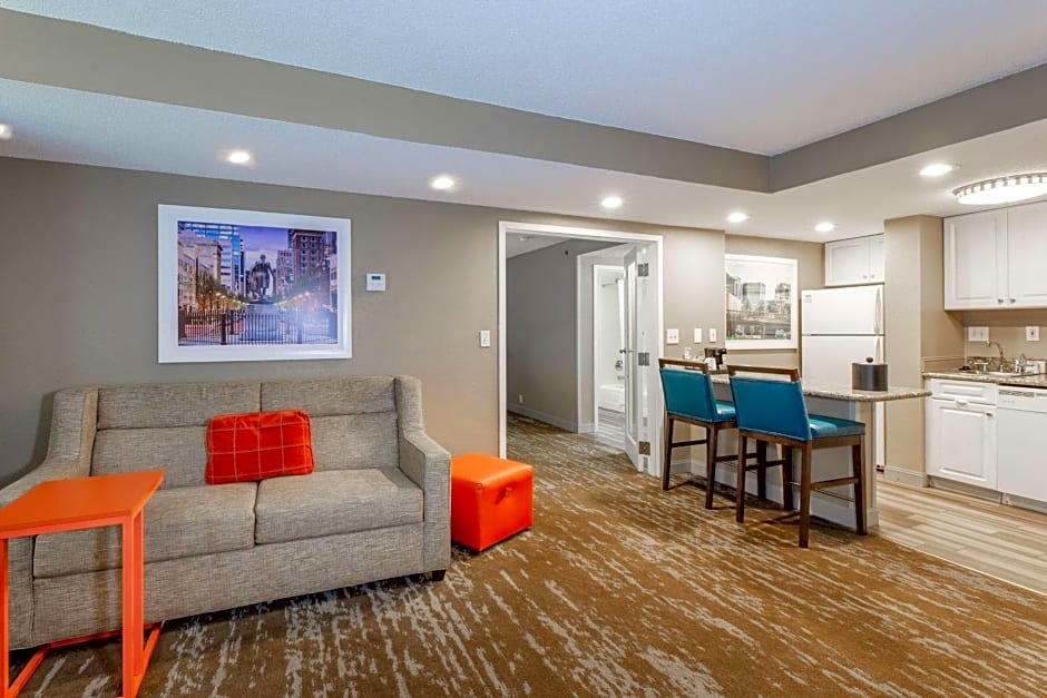 Hampton Inn & Suites Raleigh Cary Lenovo Center