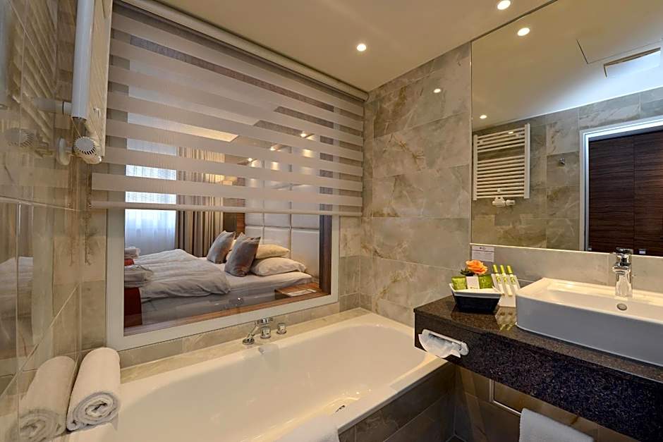 Best Western Plus Delta Park Hotel