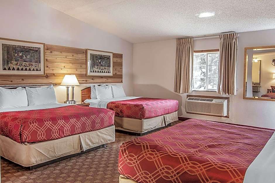 Econo Lodge Inn & Suites Madras